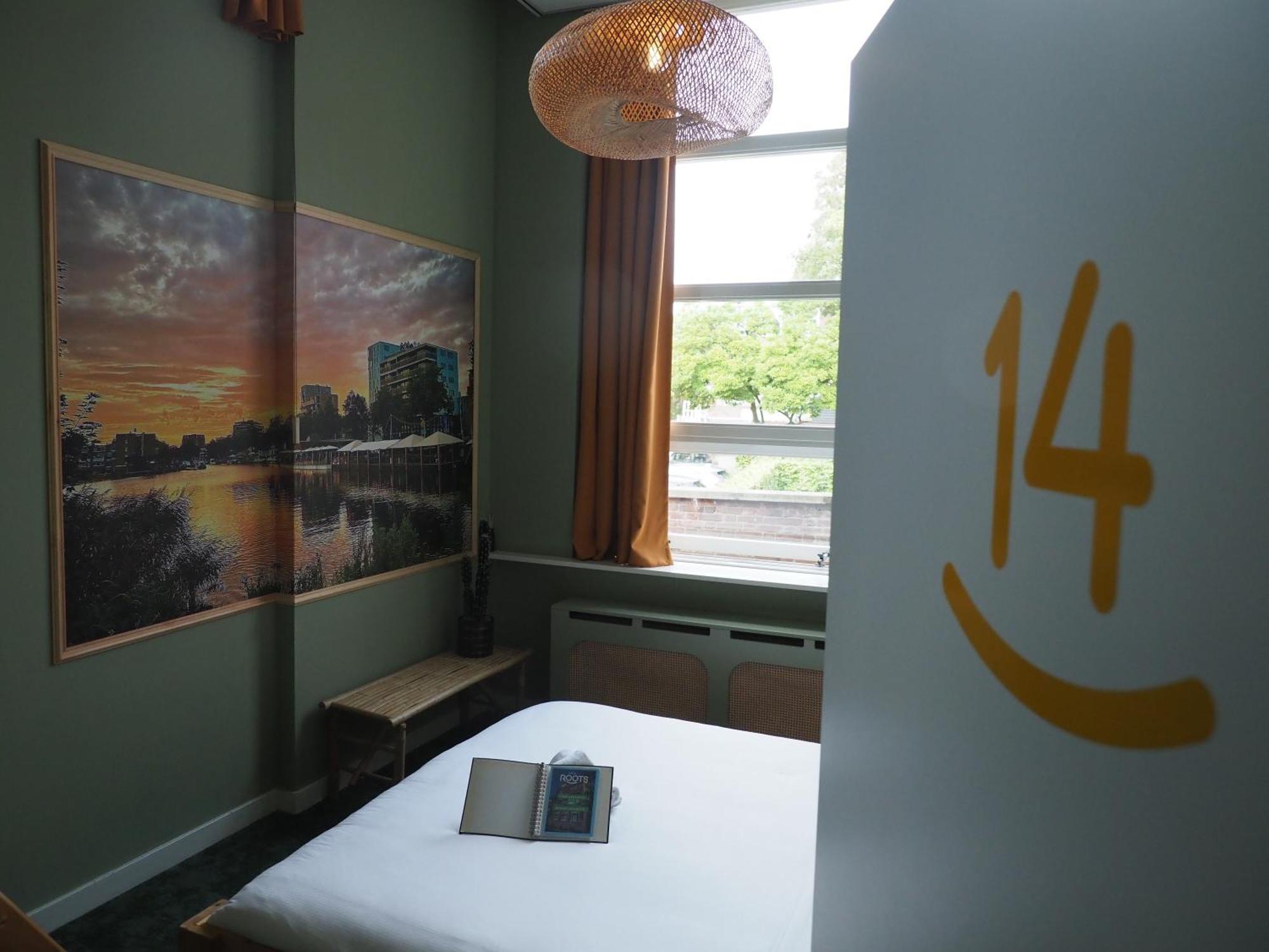 Hostel Roots Tilburg Exteriör bild