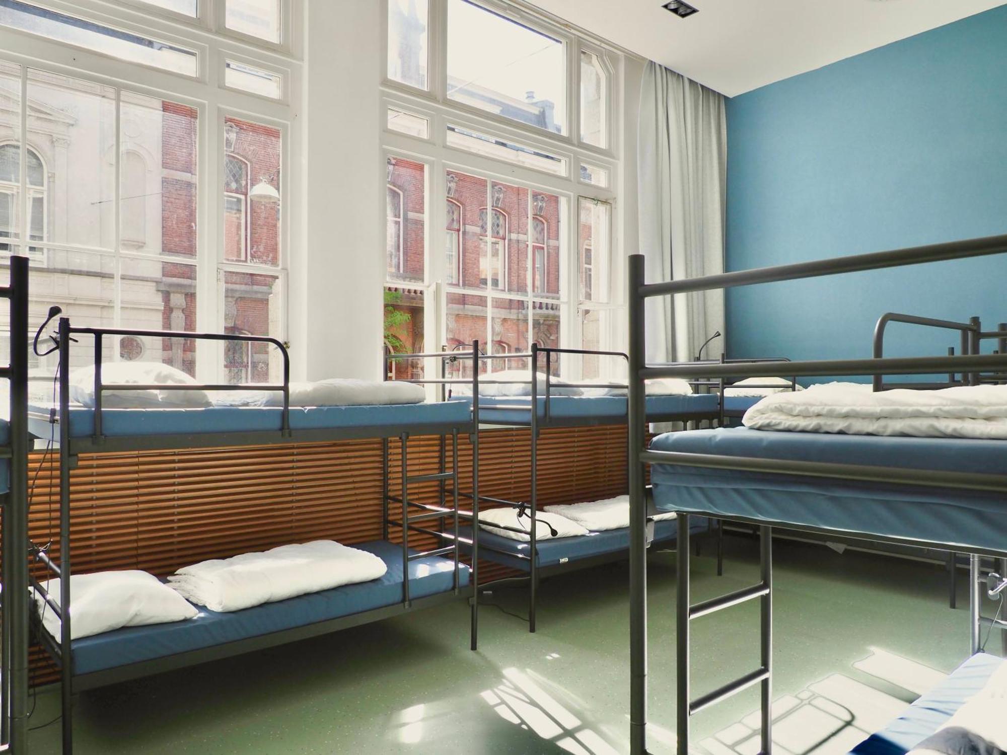 Hostel Roots Tilburg Exteriör bild