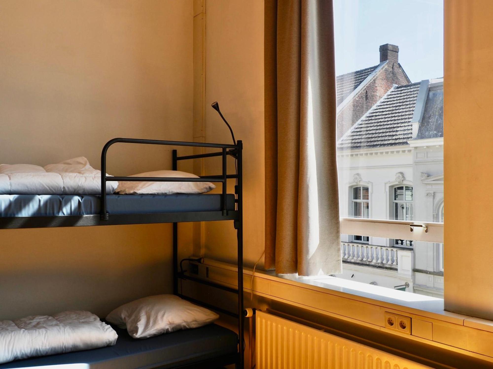 Hostel Roots Tilburg Exteriör bild